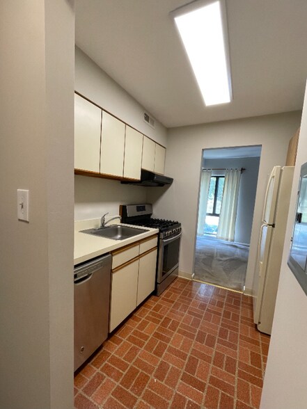 Building Photo - 6003 Majors Ln