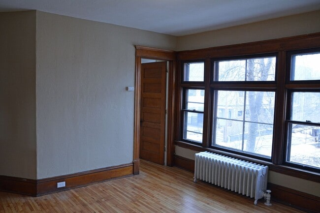 Building Photo - 717 W 28th St