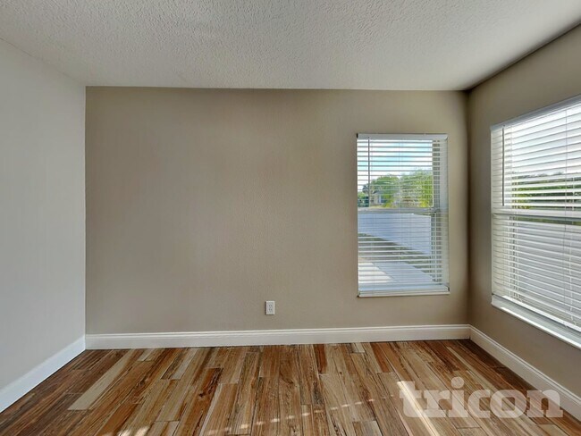 Building Photo - 10123 41st Ct E