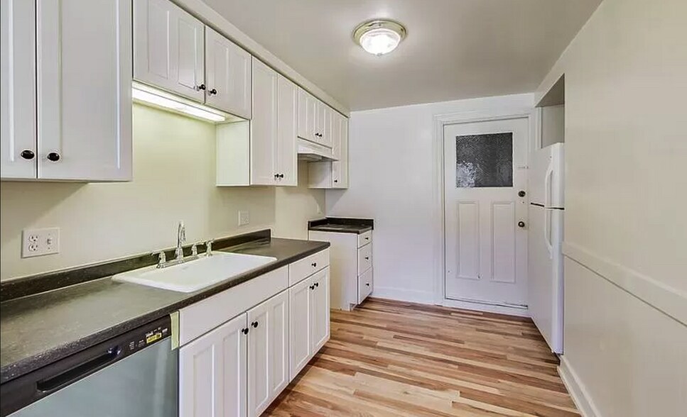Building Photo - 2401 SE 138th Ave