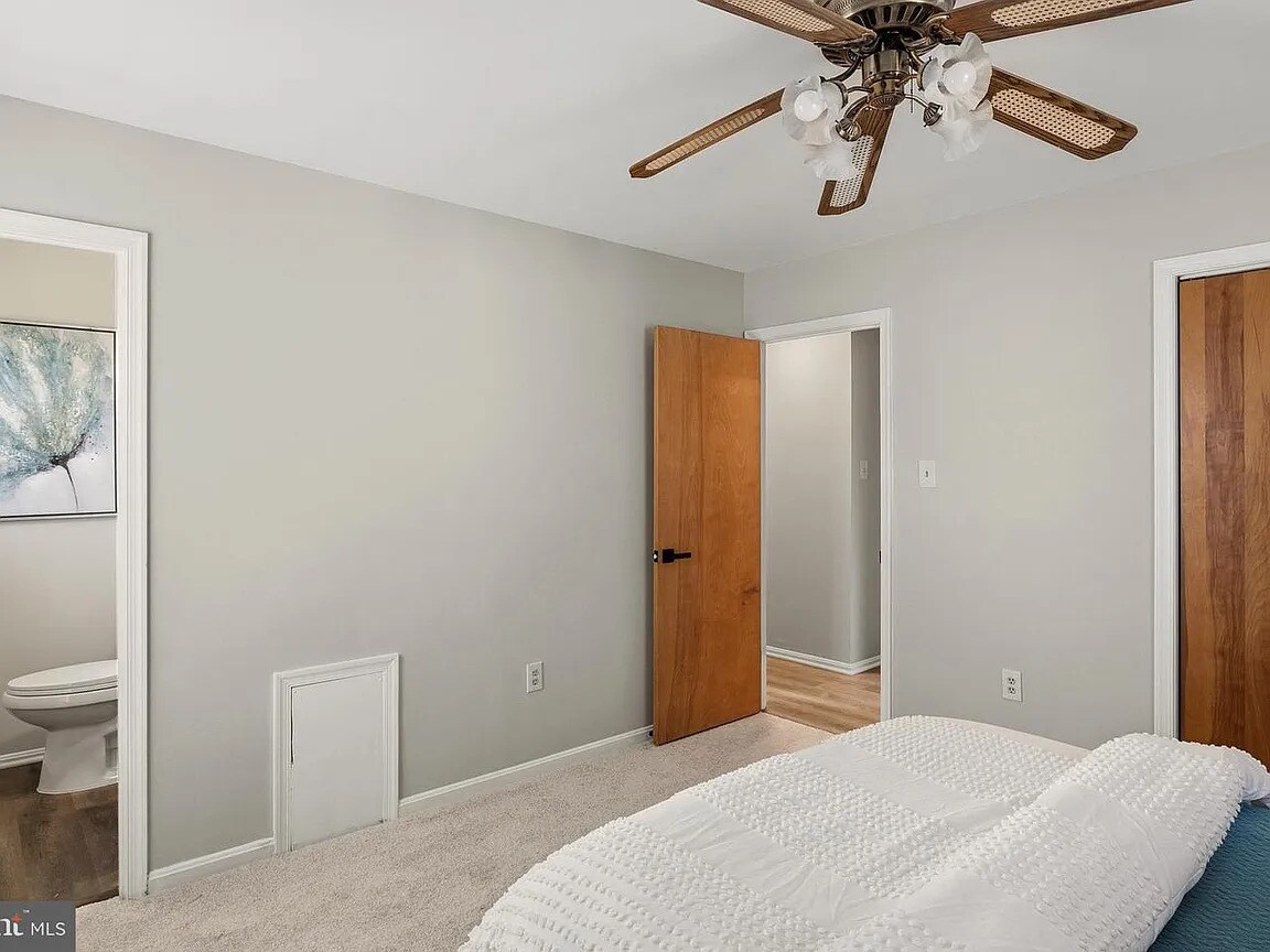 upstairs bed 1 - 5005 Apache St