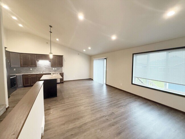 Southridge Townhomes Living - Southridge Townhomes