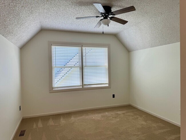Building Photo - {12009} Available Immediately + Finished Lower Level + Olathe Schools