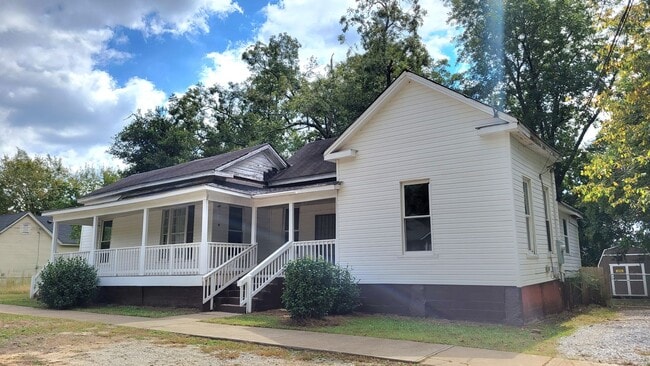 Building Photo - 218 W Chappell St