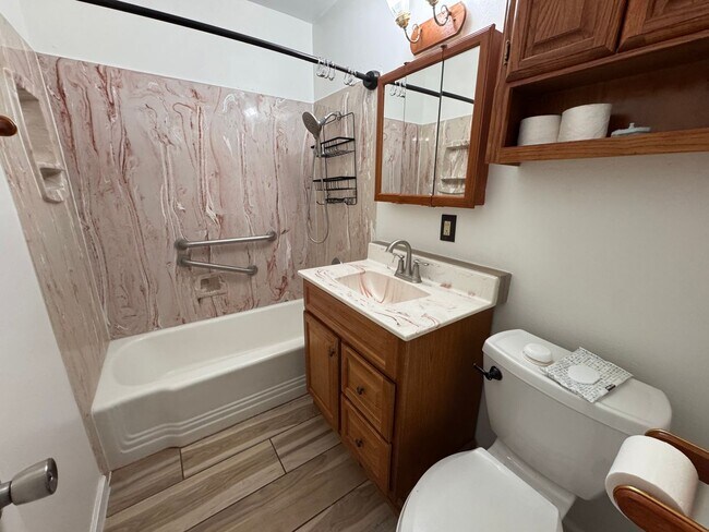 Building Photo - 3 bedroom 2 bath home in NE Albuquerque