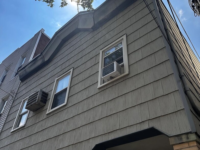 Building Photo - 123 Sherman Ave