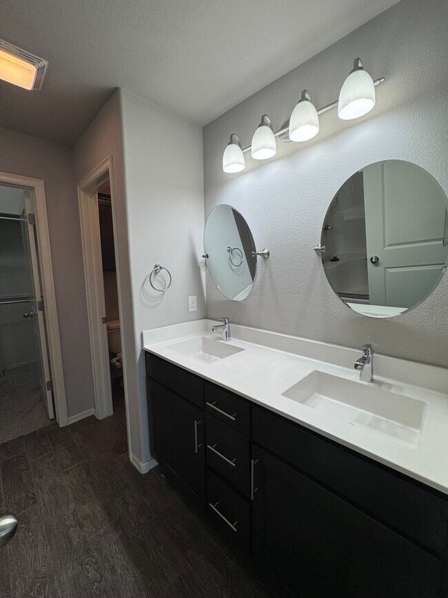Building Photo - Lovely Southern Reserve 3 Bed 2 Bath - Jen...