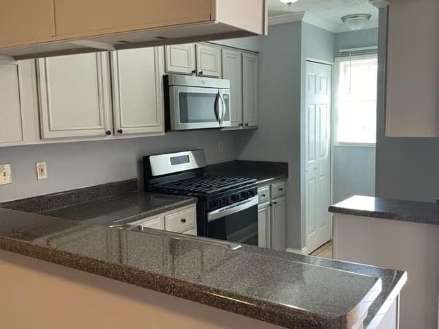 Building Photo - 6721 Trafalger Square