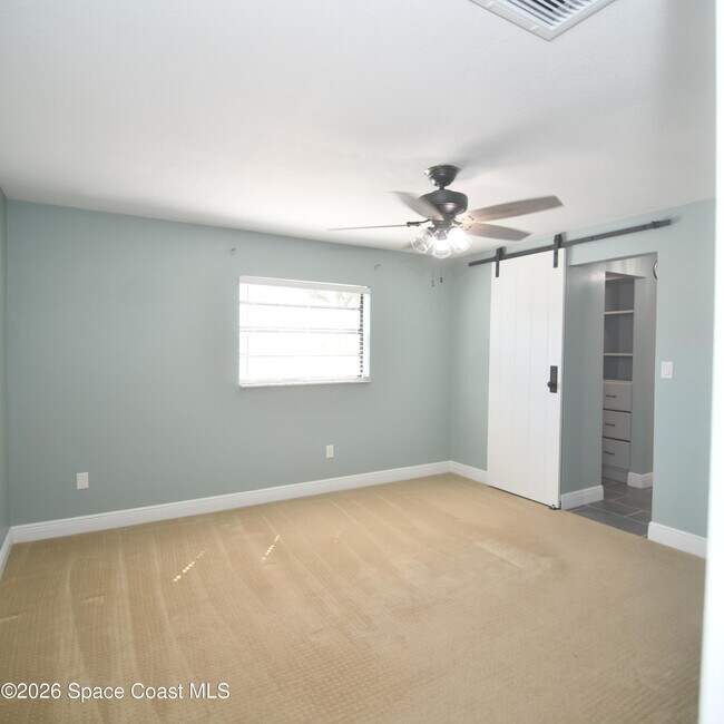 Building Photo - 405 Sparrow Dr