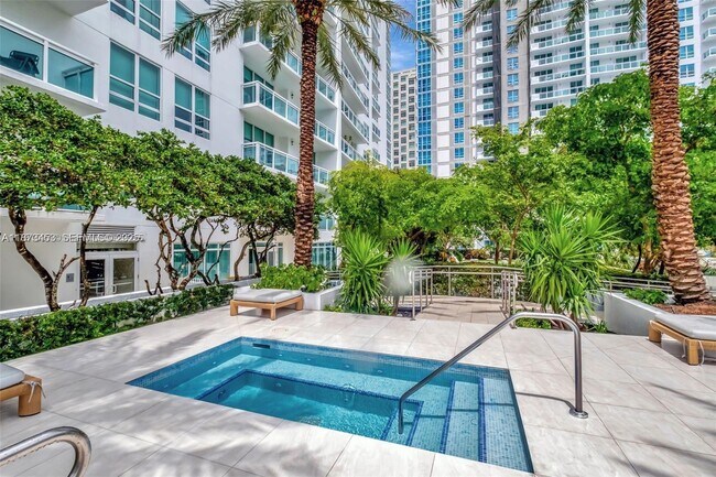 Building Photo - 951 Brickell Ave