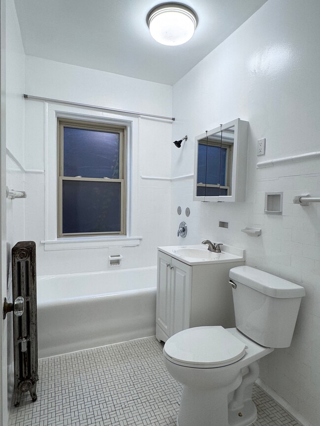 Building Photo - 4752 N Virginia Ave