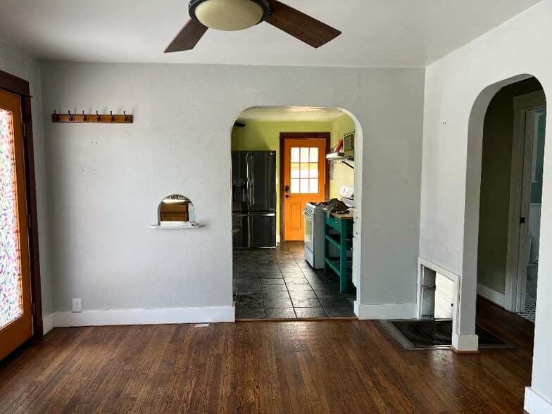 Building Photo - 419 Wood St