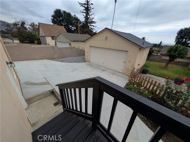 Building Photo - 1108 E Altadena Dr