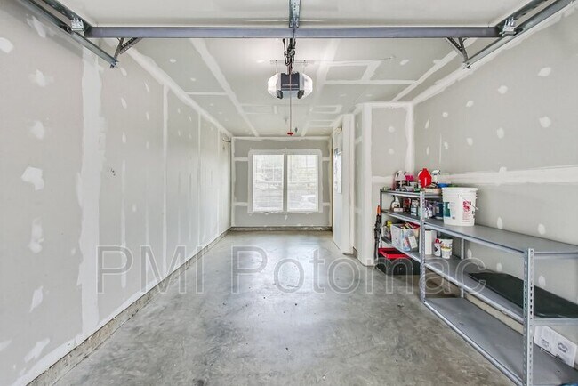 Building Photo - 22502 Tate St