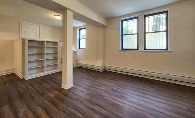 Building Photo - 2763 N Sawyer Ave