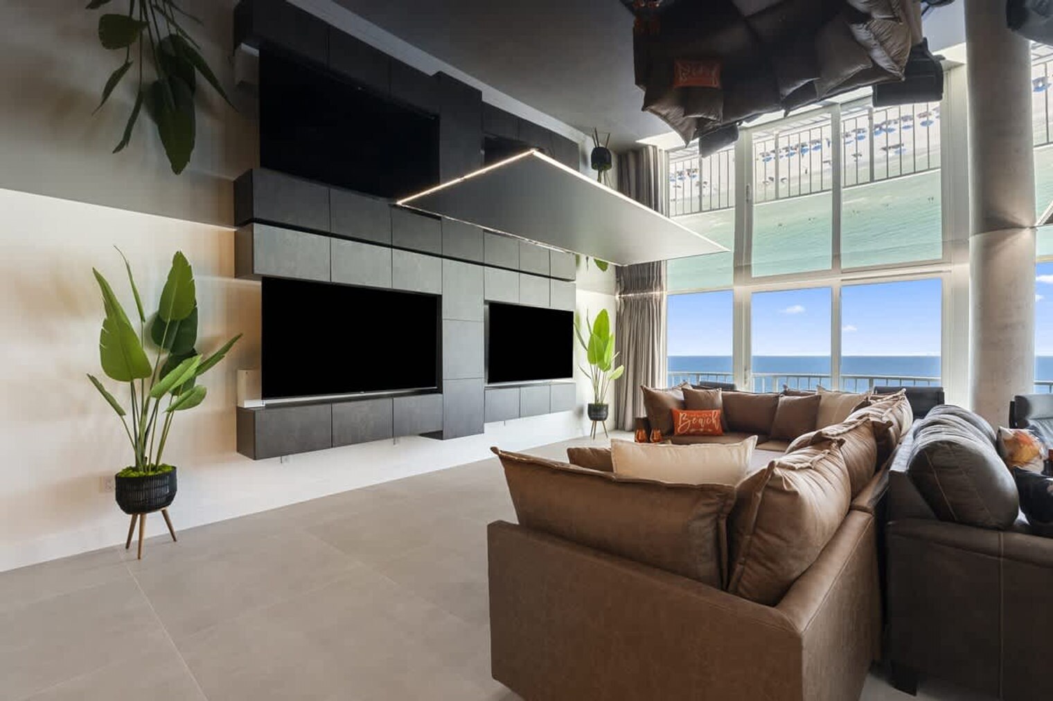 Building Photo - 8743 Thomas Dr