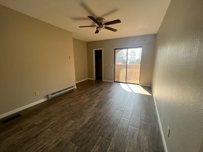 Building Photo - 390 Fairway Oaks Dr