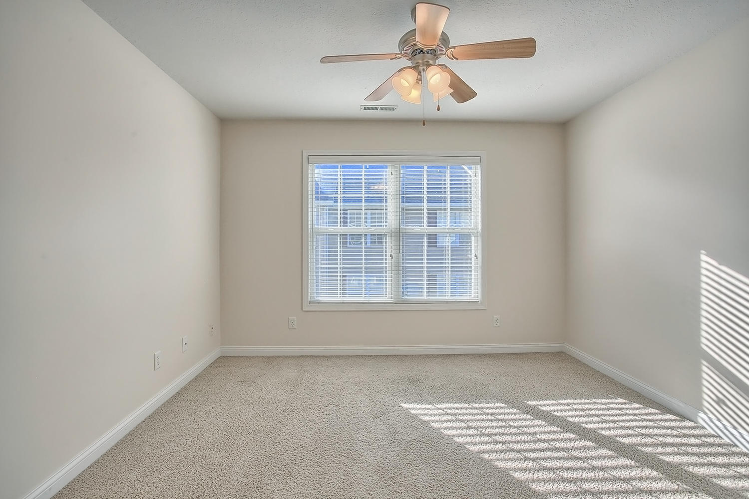 Building Photo - 703 N Prairie View Rd