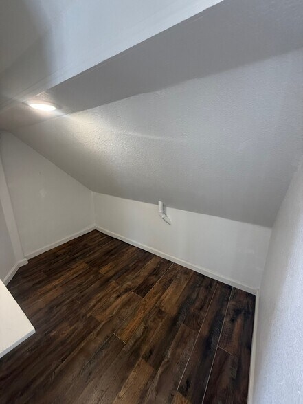 Building Photo - 116 Broadwater Ave