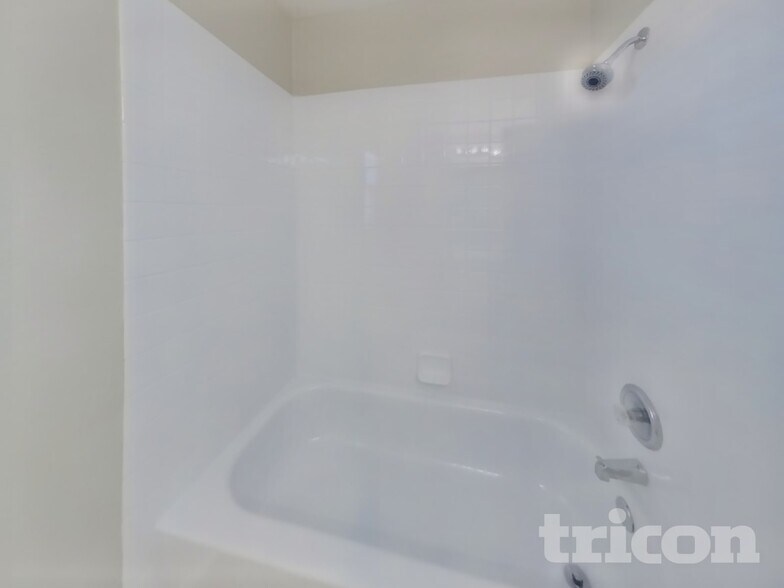 Building Photo - 8716 Honey Vine Ave