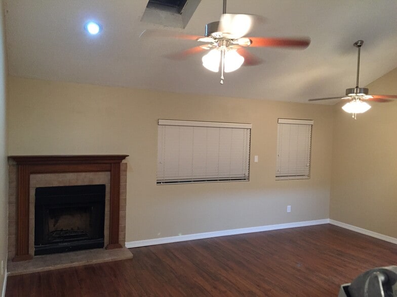 Building Photo - 14216 Woodlands Dr