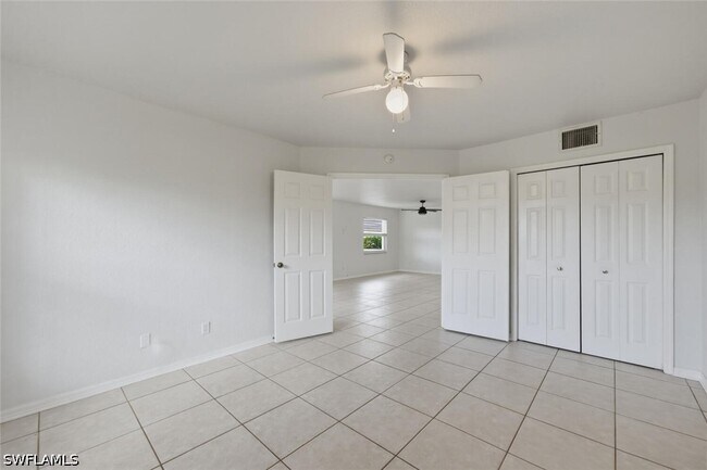 Building Photo - 9570 Crescent Garden Dr