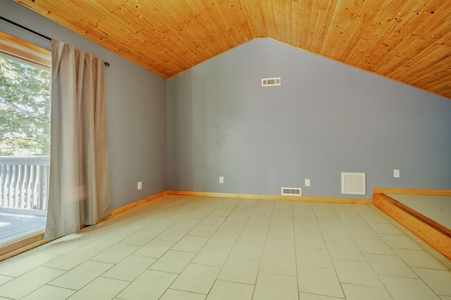 Building Photo - Scenic Lakeview Rental located on Boatman'...