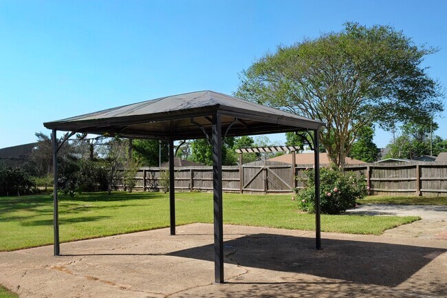 Building Photo - 519 N Shady Ln