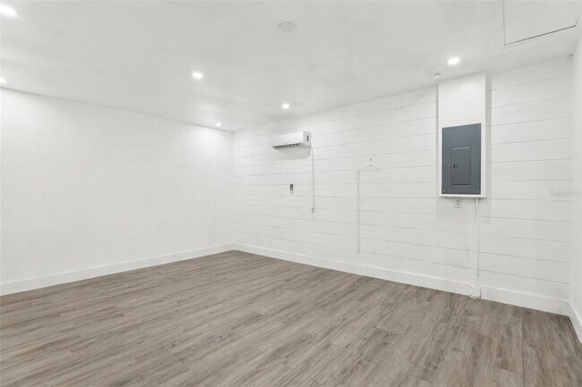 Building Photo - 118 Pinewood Cir