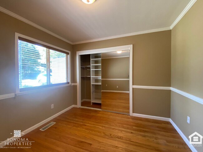 Building Photo - Lovely 3bd/2ba Home in Sonoma!