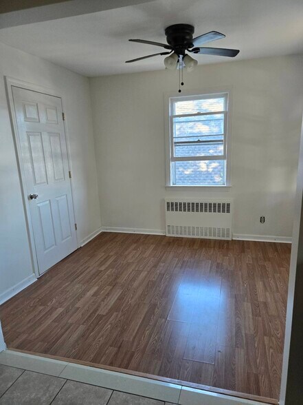 Building Photo - 128 E Maple St