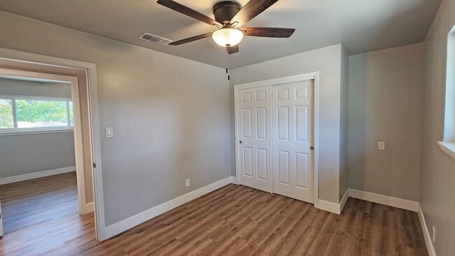 Building Photo - 7021 Wilshire Cir