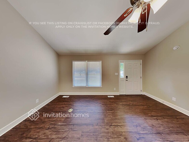 Building Photo - 158 Creek Haven Dr