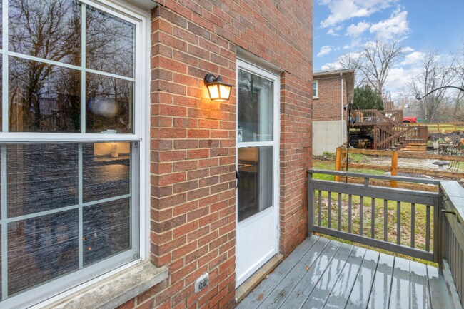Building Photo - 1729 Fort Henry Dr