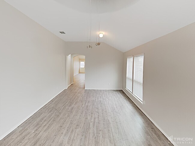 Building Photo - 1701 Bob Dr