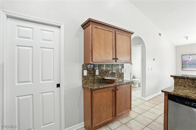 Building Photo - 3023 SW 23rd Ave