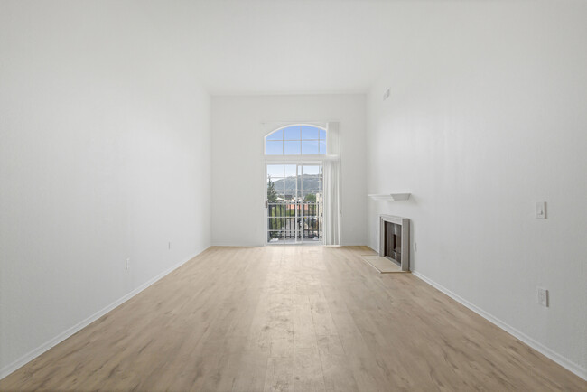 Building Photo - 10823 Hortense St
