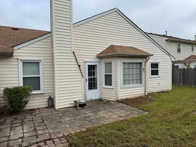 Building Photo - LANDSTOWN MEADOWS