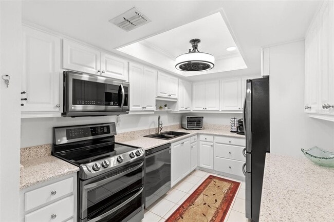 Building Photo - 3143 37th Ln S