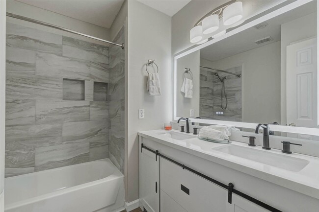 Building Photo - 4506 Silverlake Dr