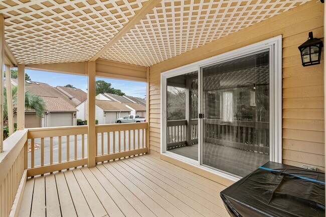 Building Photo - 4088 Fairway Lakes Dr