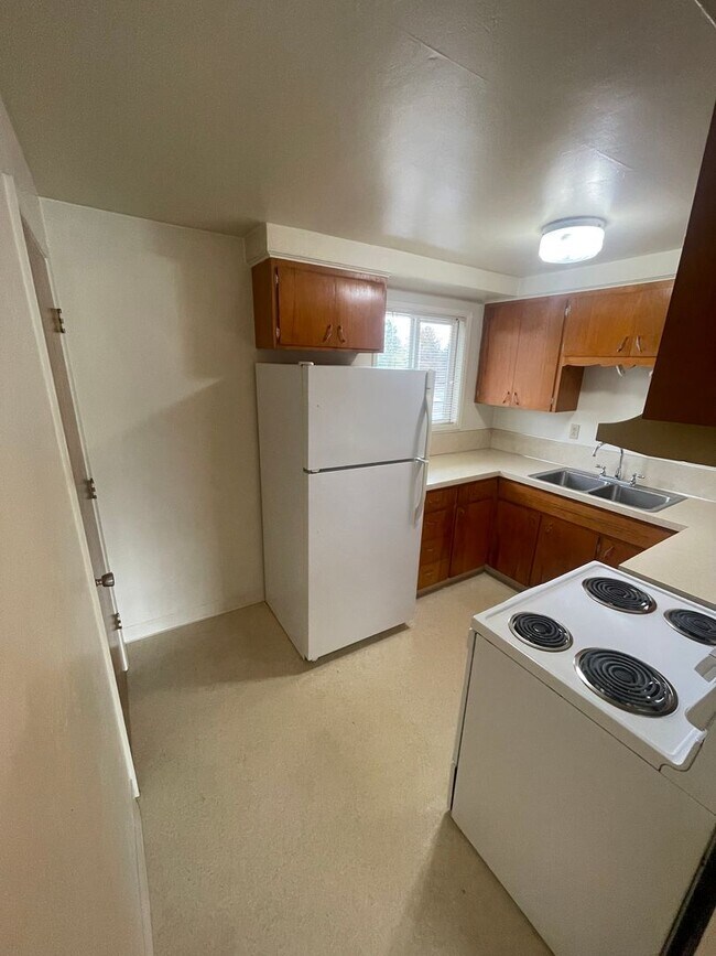 Building Photo - 32000 Pineway Rd