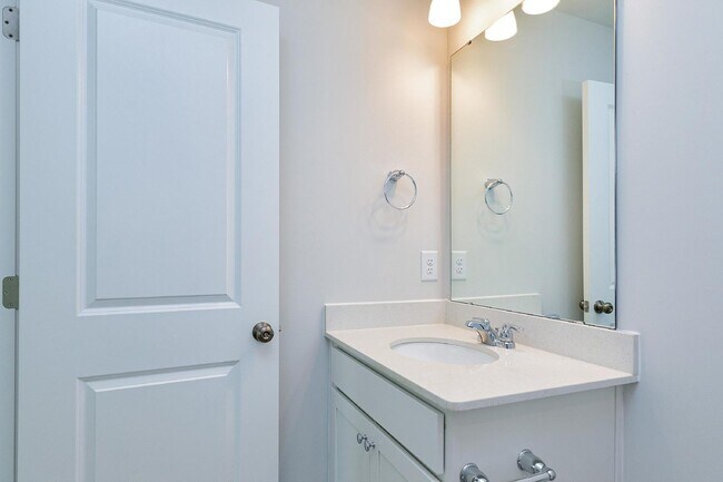 Building Photo - 580 Glen Clova Dr