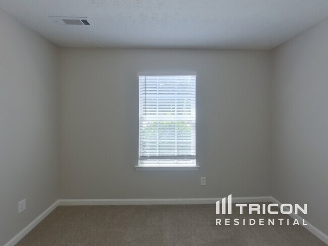 Building Photo - 731 Tullamore Way