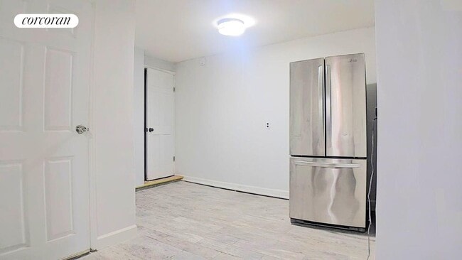 Building Photo - 240 E 92nd St