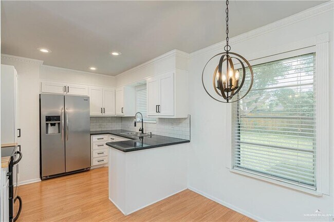 Building Photo - 517 Upas Ave