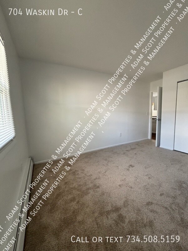 Building Photo - 704 Waskin Dr