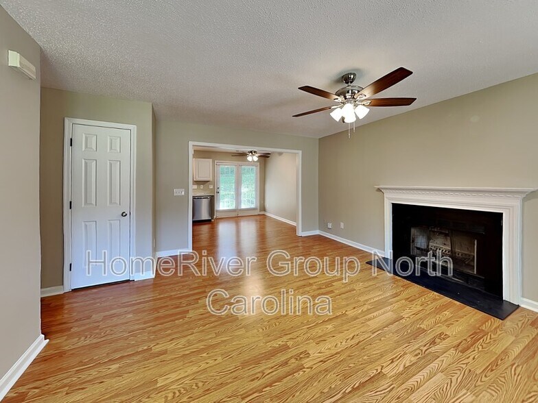 Building Photo - 822 Banner Oak Ct