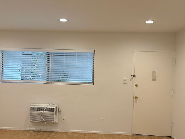 Interior Photo - Spazier, 220 W