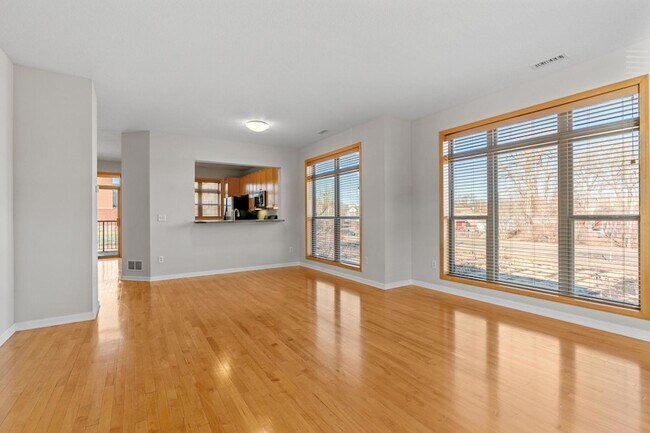 Building Photo - 731 Mercer St